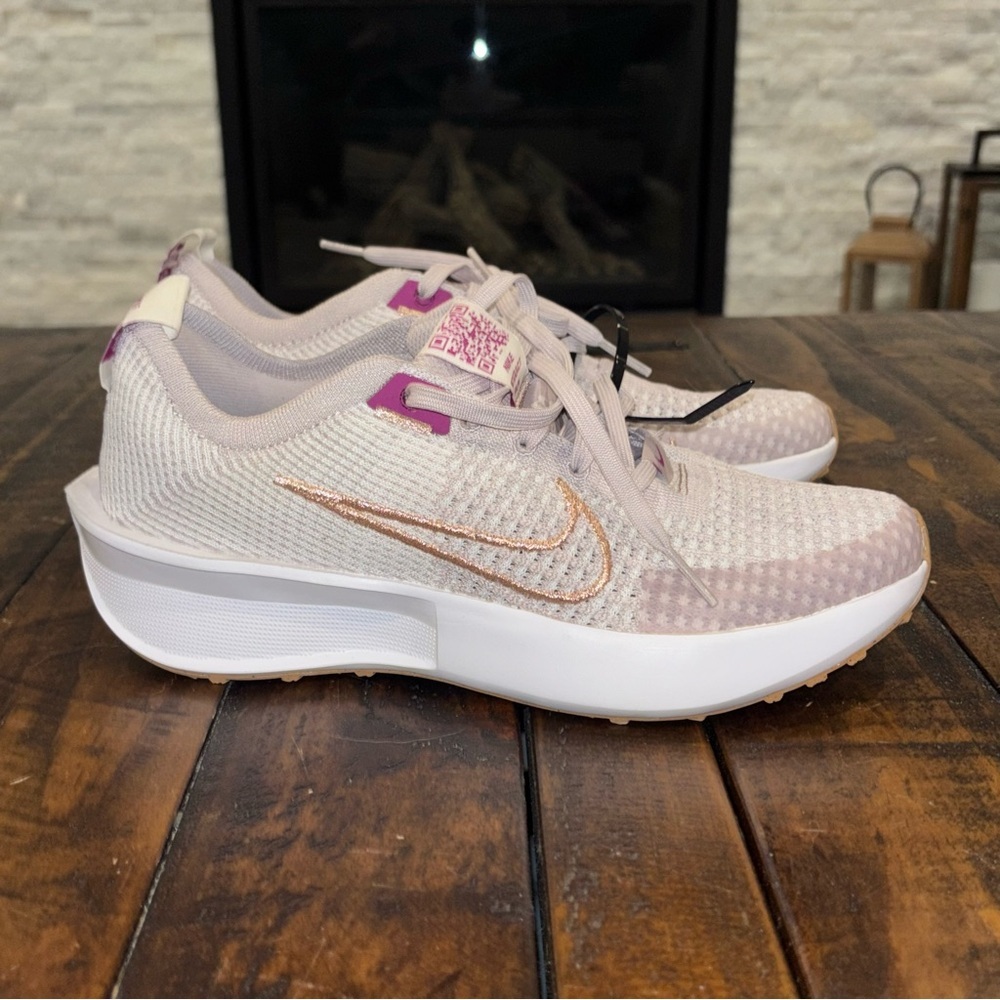 Nike Women’s Interact Run Running Shoes - Picture 11 of 16